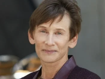 Leslie E. Hurst Headshot